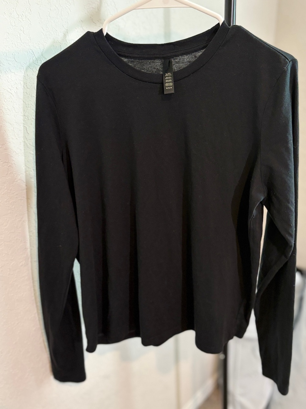 Skims Classic Black Long Sleeve Crewneck Top